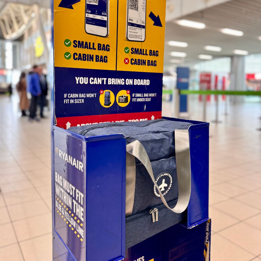Geanta-pentru-bagaj-de-mana-40-30-20-cm-cu-compartiment-pentrupantofi-albastru